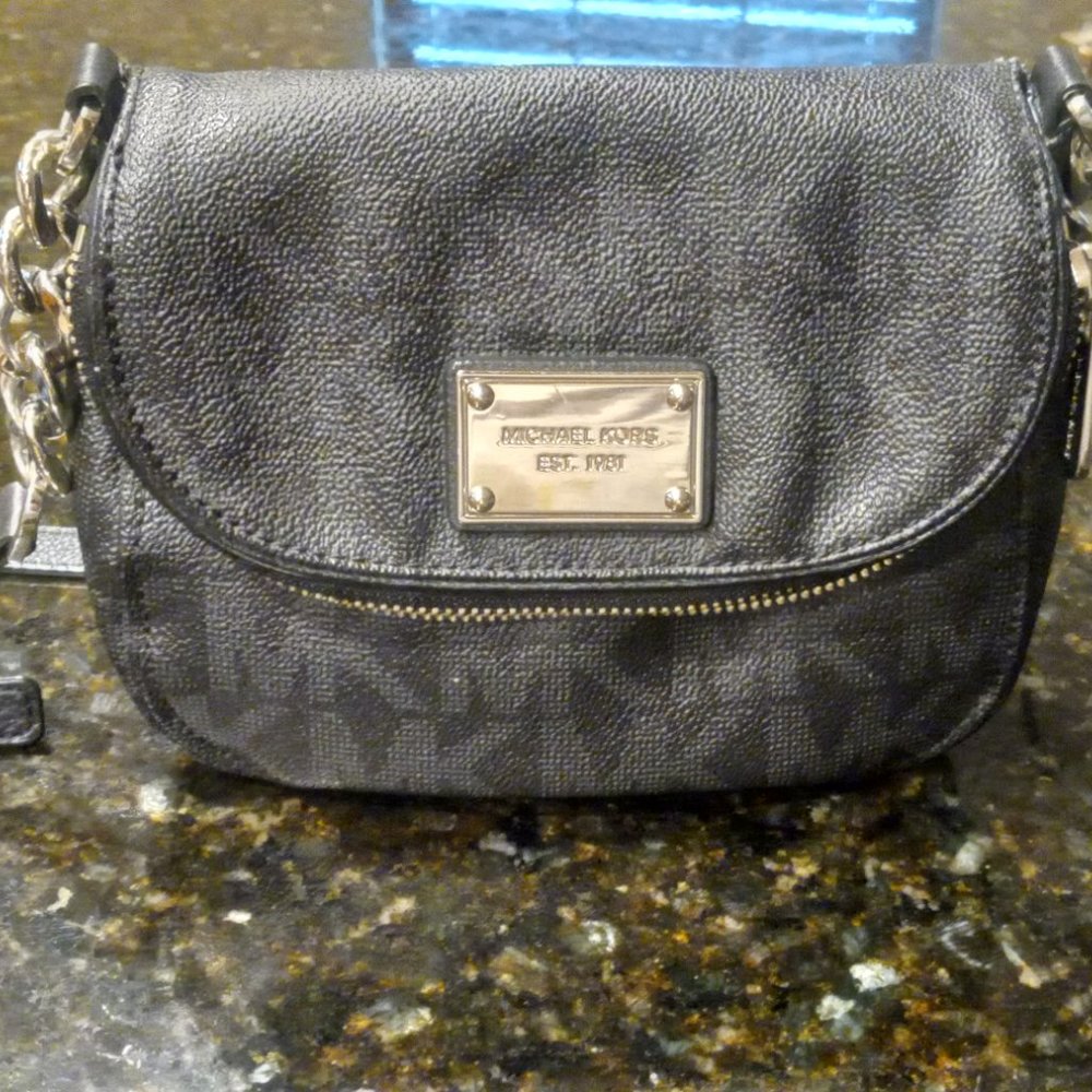 Michael kors crossbody